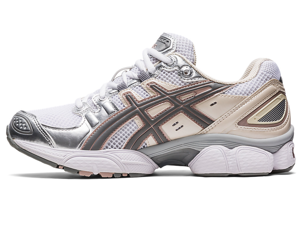 Women's Asics Gel-Nimbus 9 Sneakers White / Beige | 7639-GEHJZ