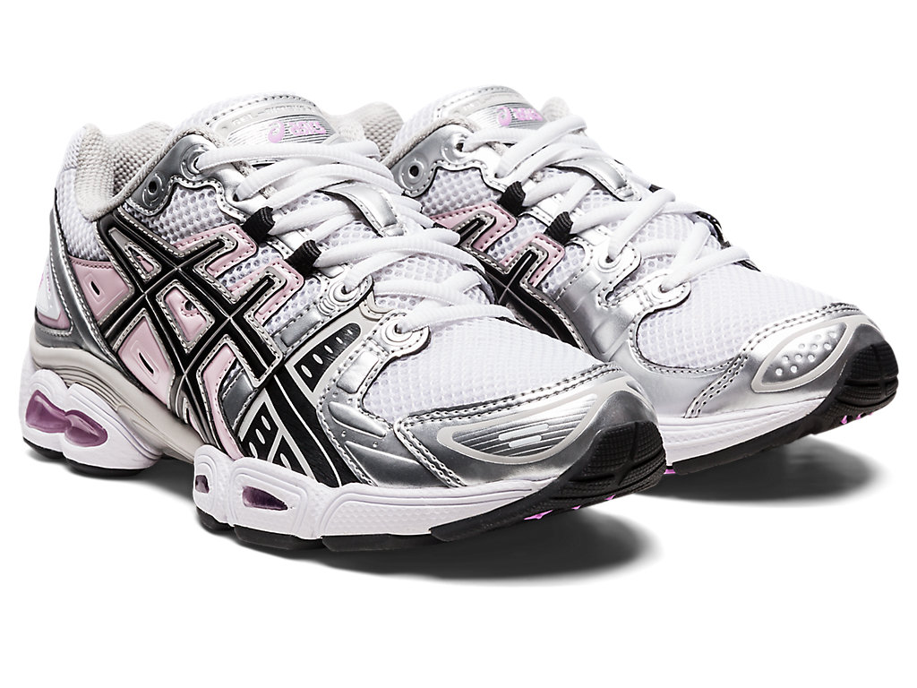 Women's Asics Gel-Nimbus 9 Sneakers White / Black | 8563-PSTWU