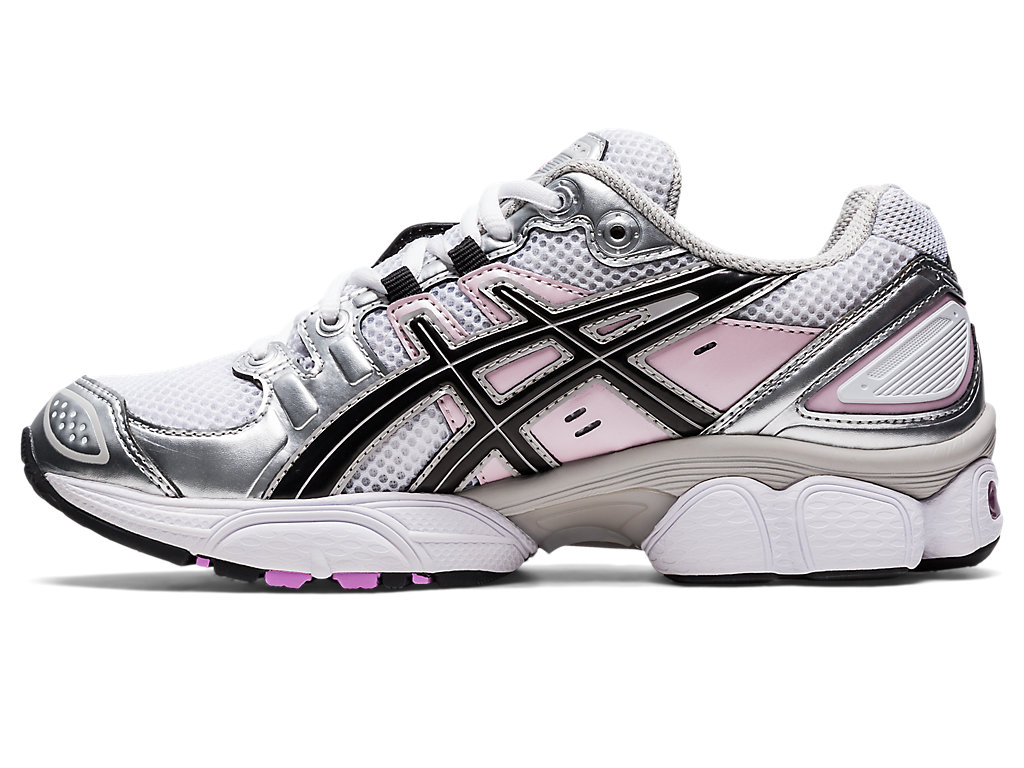 Women's Asics Gel-Nimbus 9 Sneakers White / Black | 8563-PSTWU